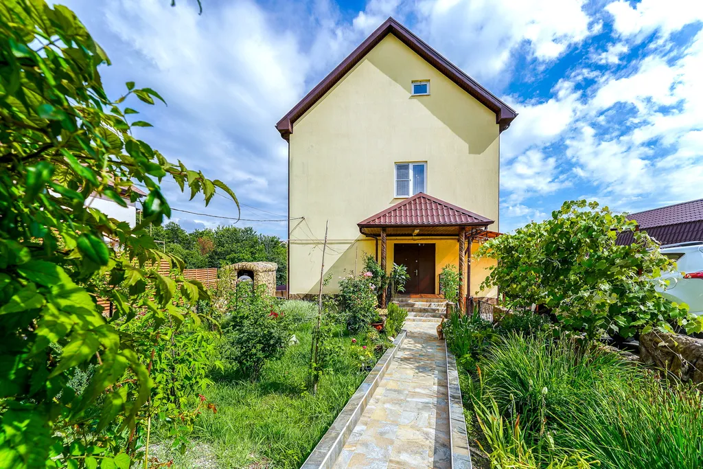 Дом с бассейном