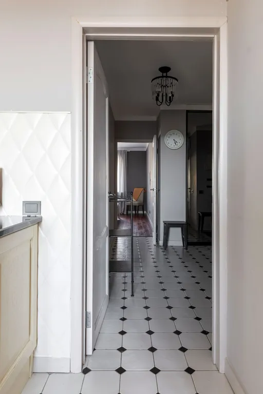 Духкомнатная квартира рядом с метро Электросила