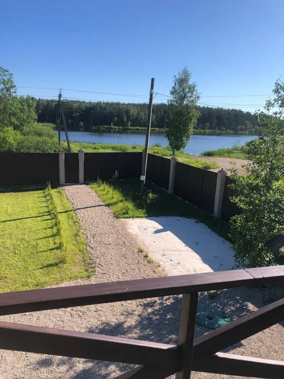 Коттедж Уютный коттедж на берегу озера — Луга