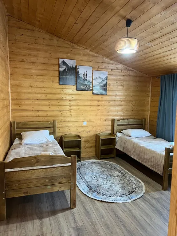 Большой шестиместный домик с двумя спальнями и гостинной кухней