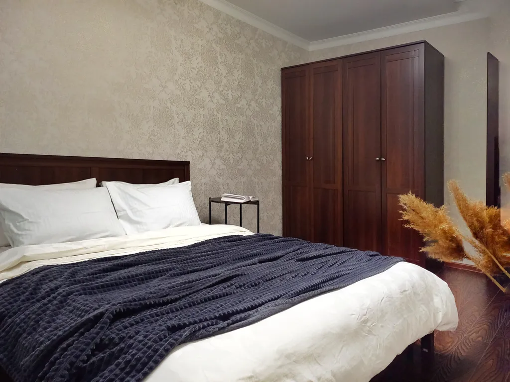 Апартамент напротив парка Победы, с отдельным двором, гараж