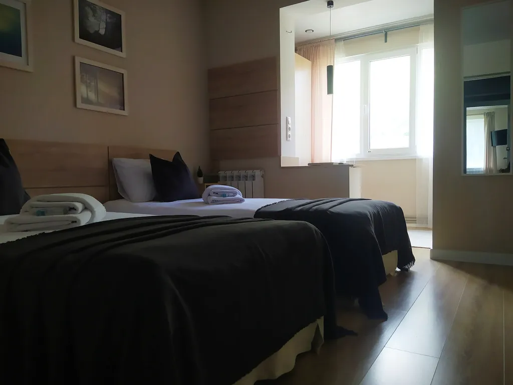 Горы за окном, квартира с тремя отдельными спальнями