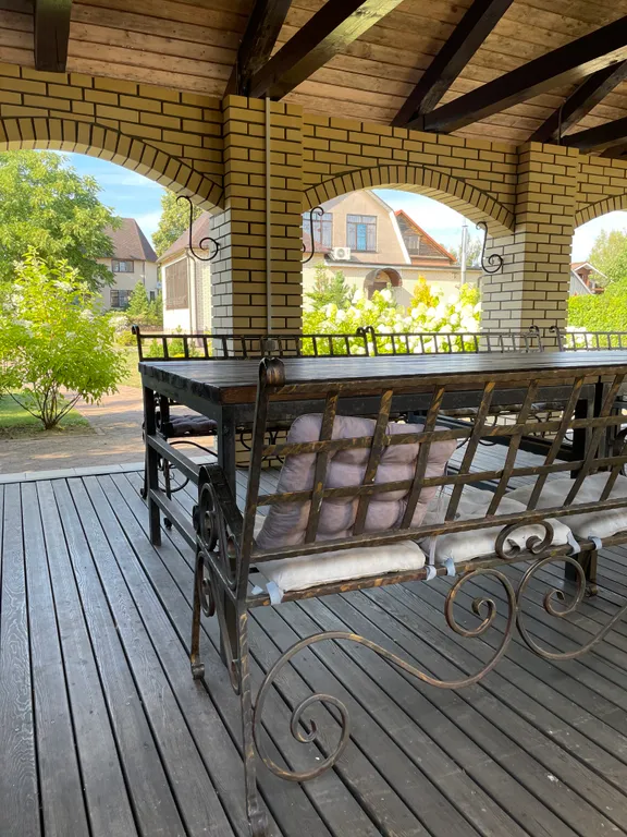 Дом с сауной и бассейном