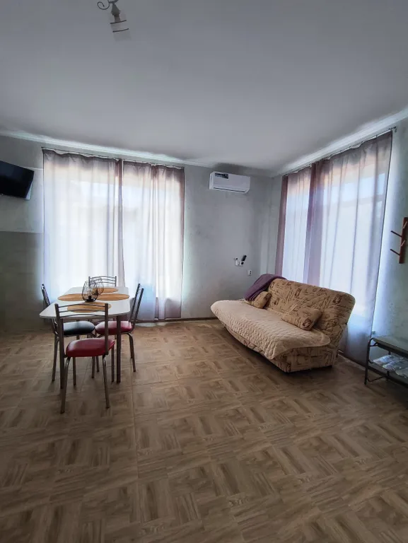 Просторный дом на море