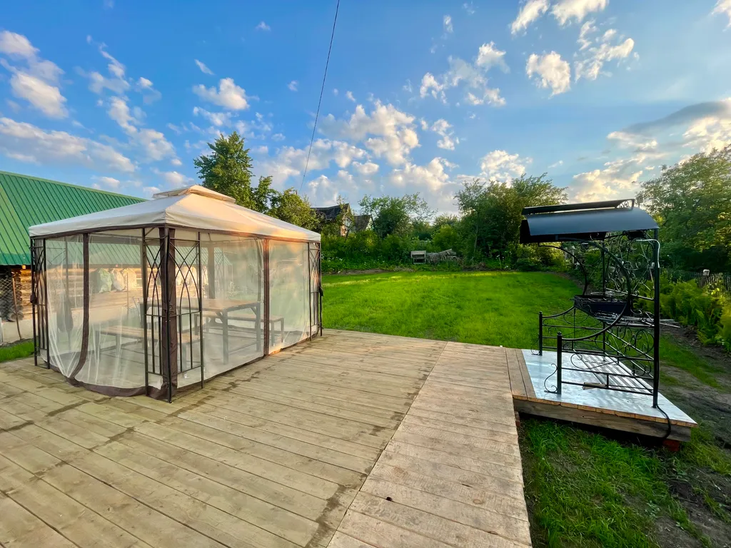 Дом с баней на берегу реки