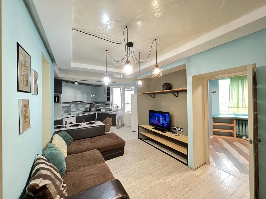 Трехкомнатная с оригинальным дизайнерским ремонтом ЦЕНТР