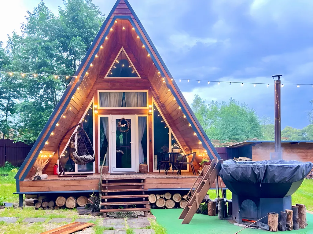 Уютный домик у леса