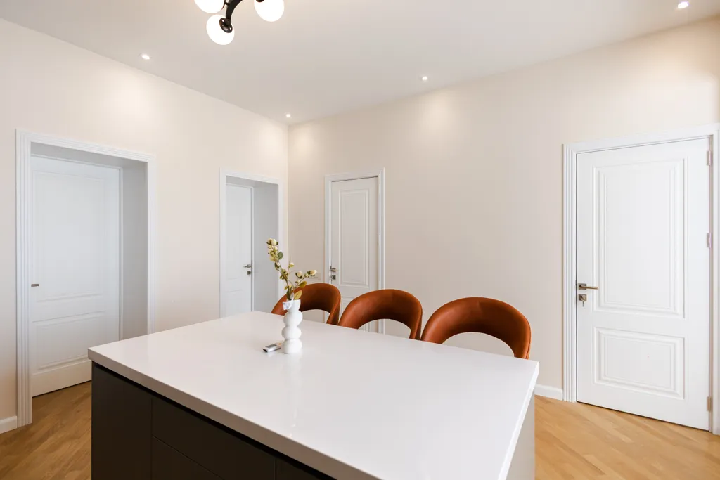 Современная квартира с двумя спальнями и новым ремонтом в центре