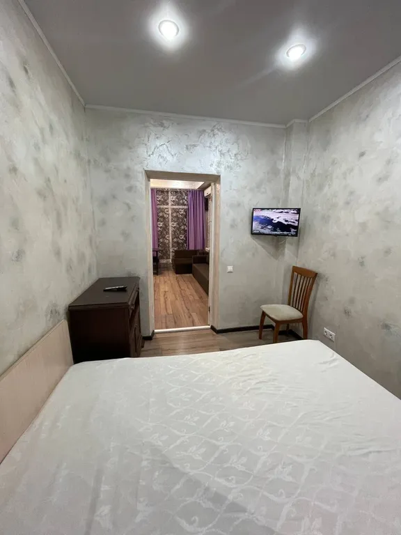 Апартаменты трёхкомнатные с кухней