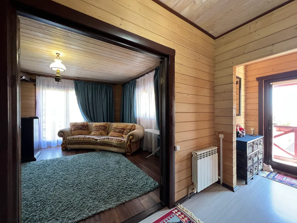 Дом с сауной и большой ванной на террасе