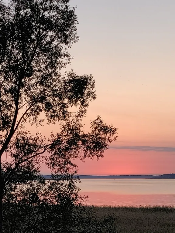 Современный дом с удобствами 1 линия озеро Селигер