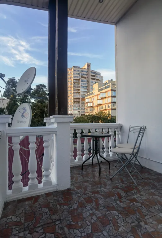 Уютная студия с балконом в центре