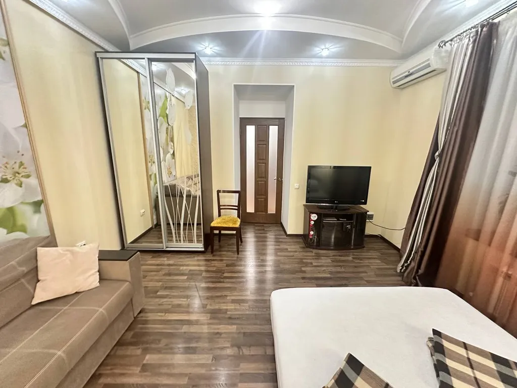 Тихая квартира в центре Ялты — аренда посуточно в Ялта