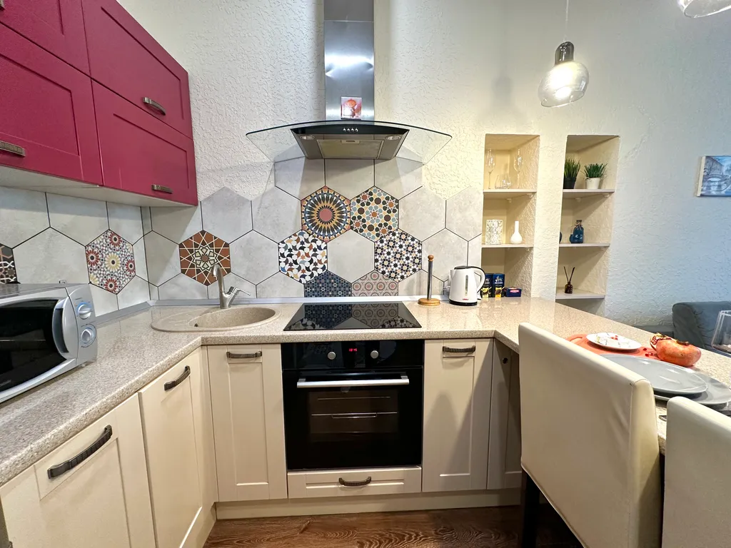 Двухкомнатная Сталинка в центре