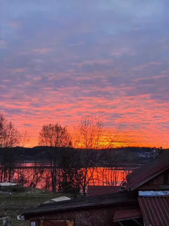 Домик с балконом