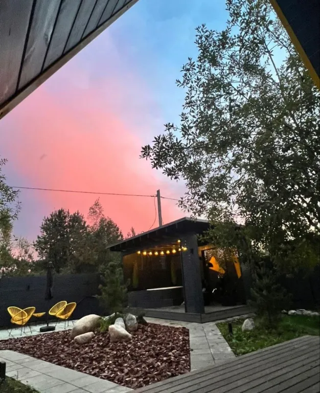 Стильный треугольный дом в 25 км от Минска с горячей купелью в лесу