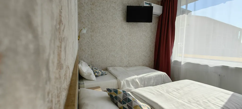 Квартира Квартира Две комнаты с балконами, отопление, кухня, стиралка, беседка, парковка — Судак