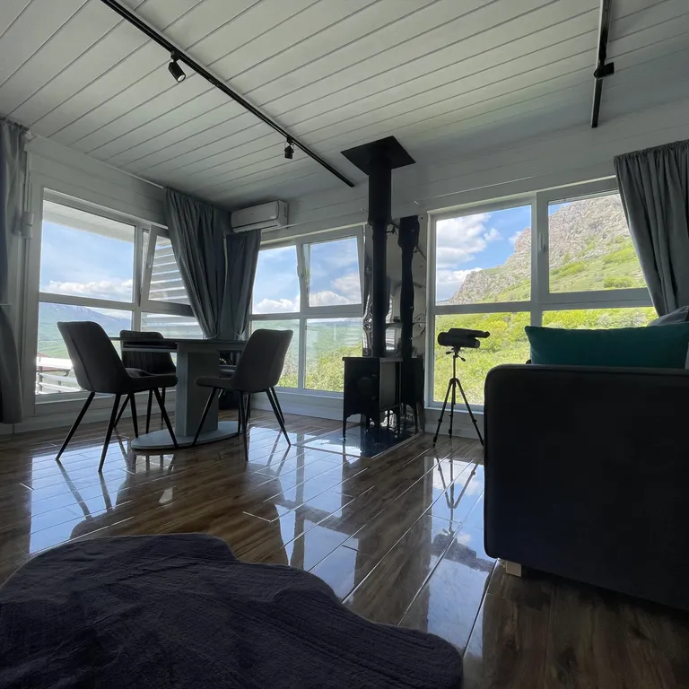 Коттедж Домик в горах Cherrychillvillage — Лучистое