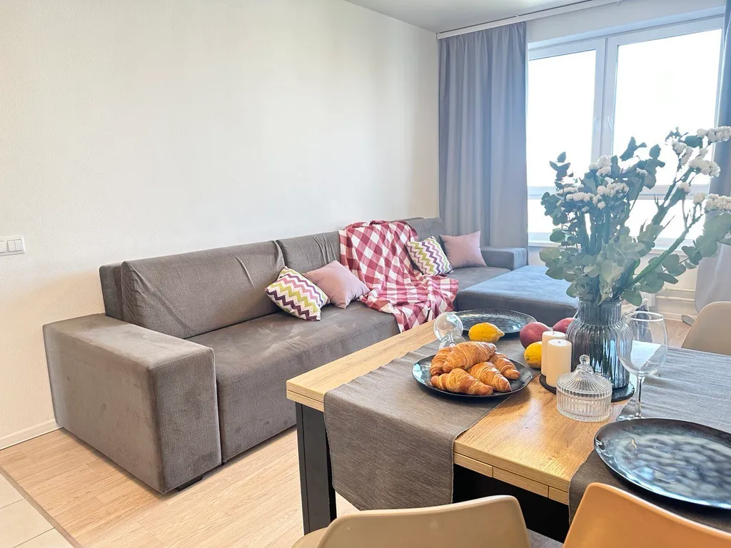 Светлая полноценная изолированная двухкомнатная квартира