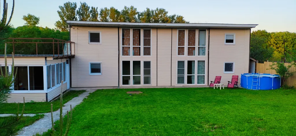 Комфортабельный 2-этажный дом с панорамным остеклением и русской баней