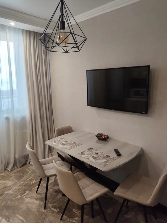 Видовая двушка с дорогим ремонтом и эксклюзивной мебелью