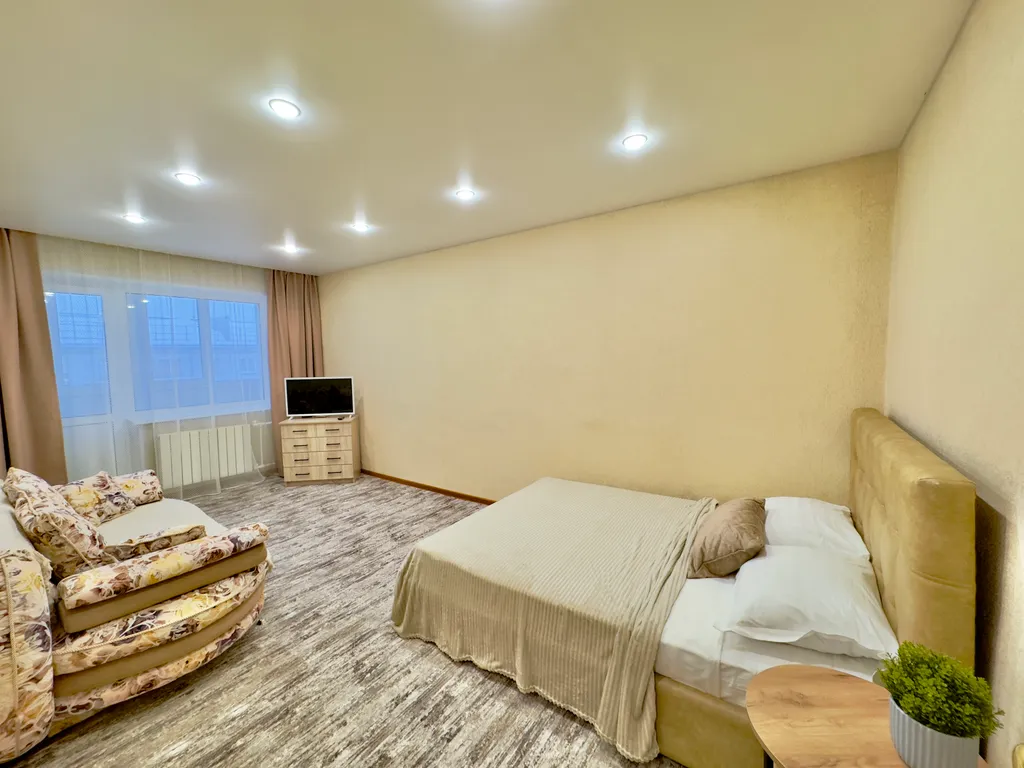 Уютная однокомнатная квартира диван+кровать в центе — аренда посуточно в Воркута