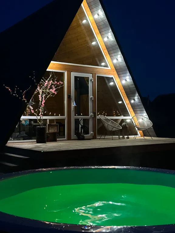 Треугольный дом с баней и купелью вблизи Несвижа