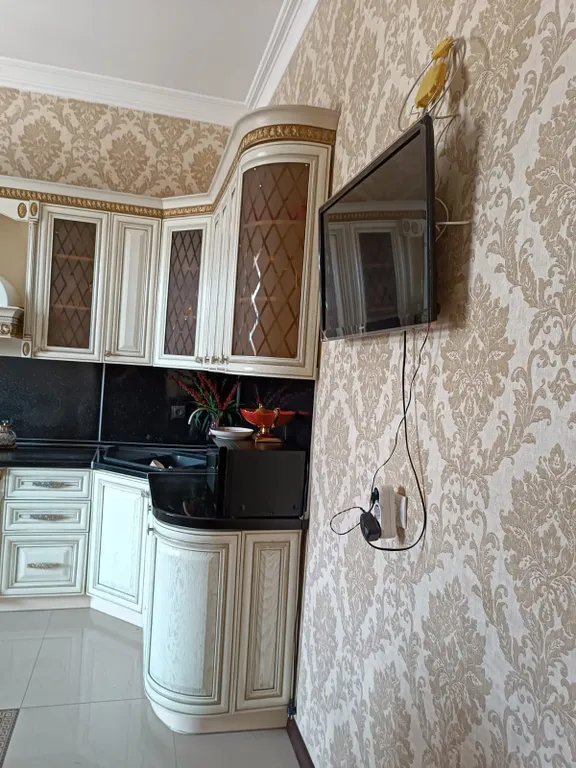 Красивый дом на берегу моря в 50 метрах от дома