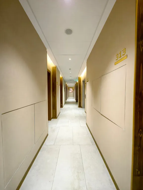 Дизайнерский апартамент с видом на бассейн