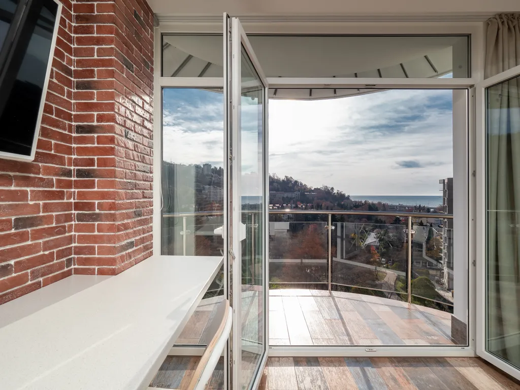 Квартира в Сочи с балконом, ровное место, вид на море, центр Хосты