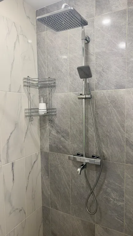 Коттедж Уютный загородный дом у живописного озера, с шикарной новогодней елкой — Санкт-Петербург