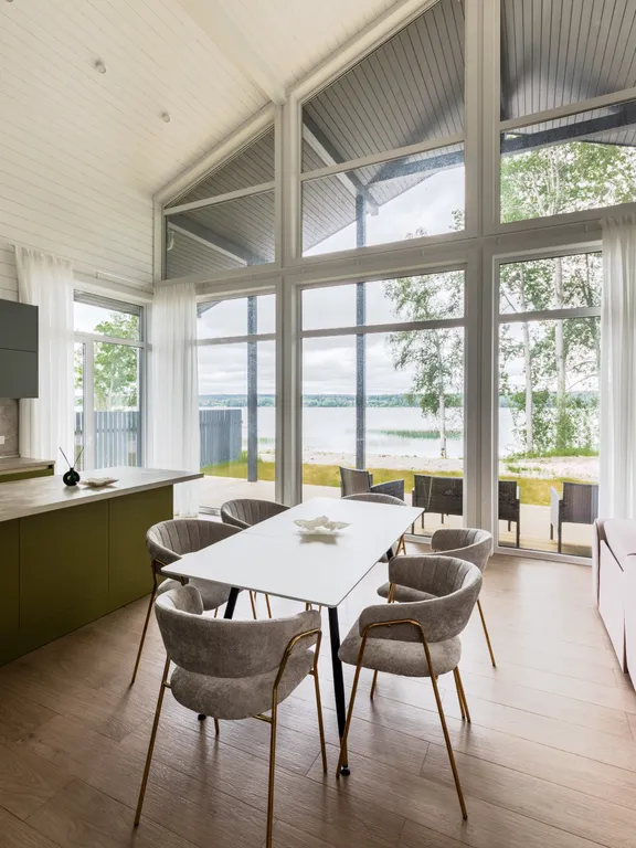 Коттедж на берегу озера — аренда посуточно в Поляны