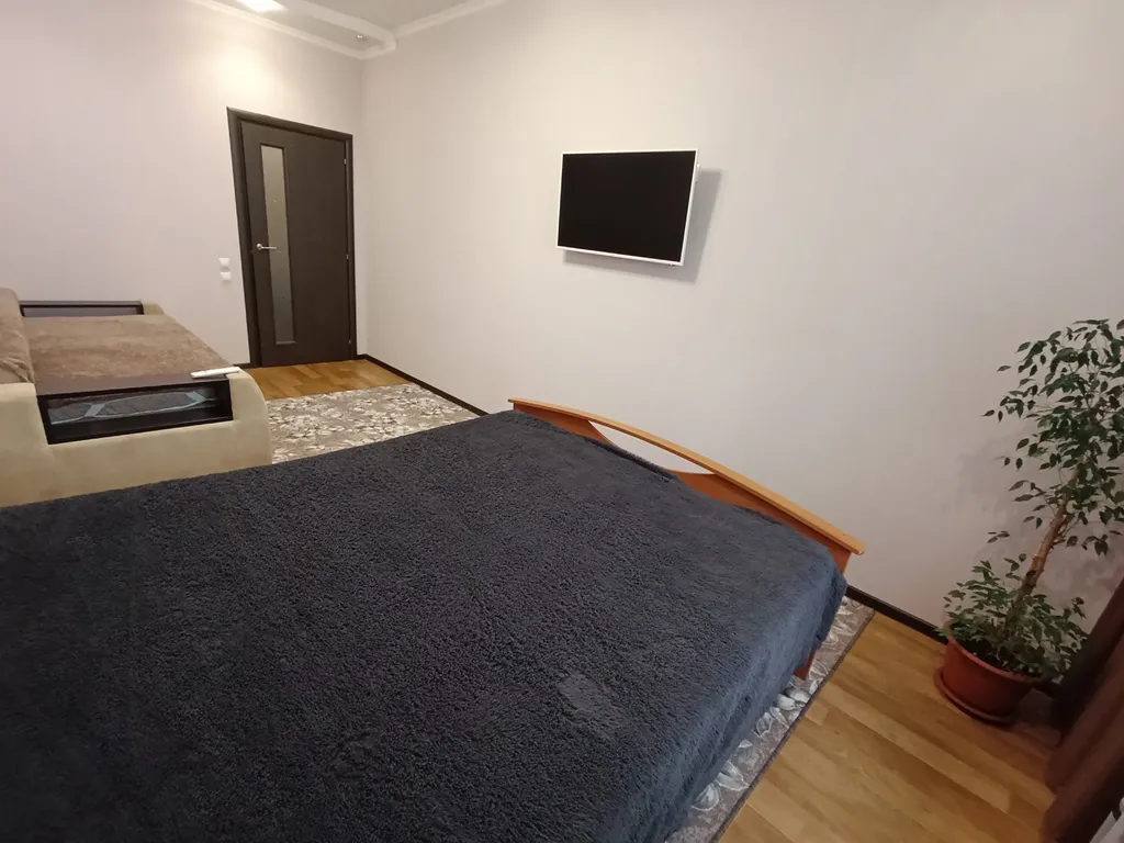 Нововартовская 4