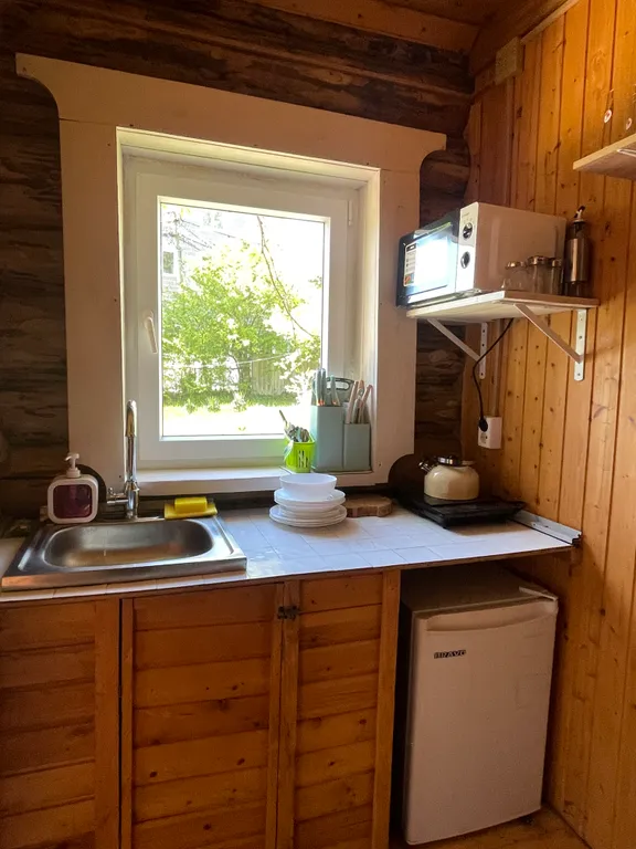 Двухкомнатный домик в 7 мин. от моря в тени деревьев с парковкой (№1)