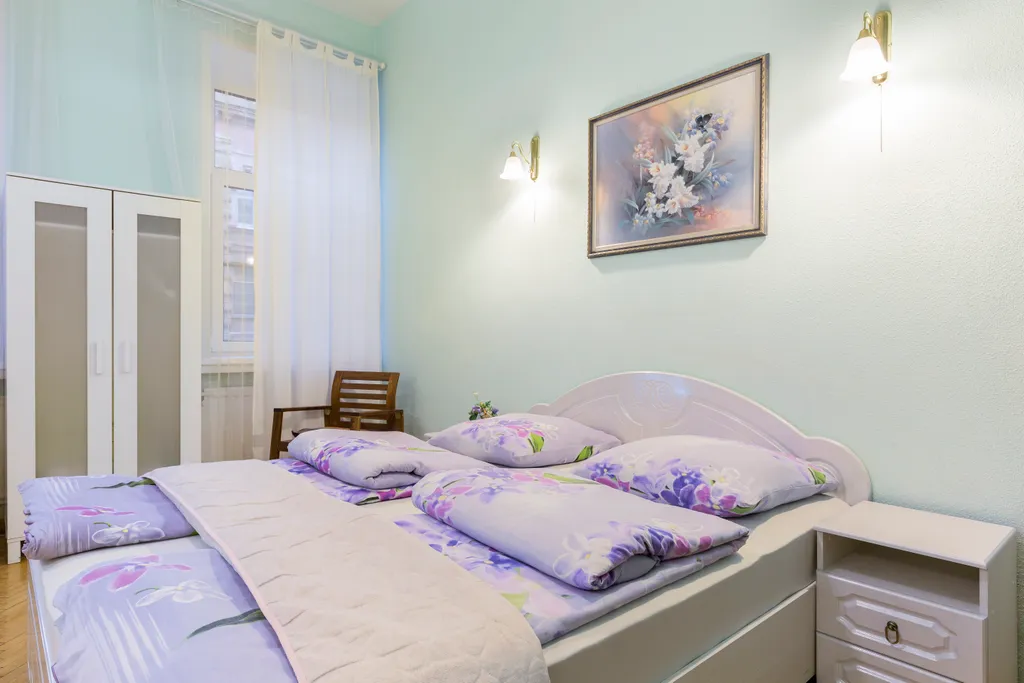 Ryss' 3BR Apt on Nevsky