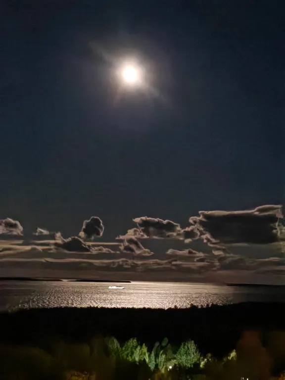 Уютная квартира в спокойном районе с видом на озеро