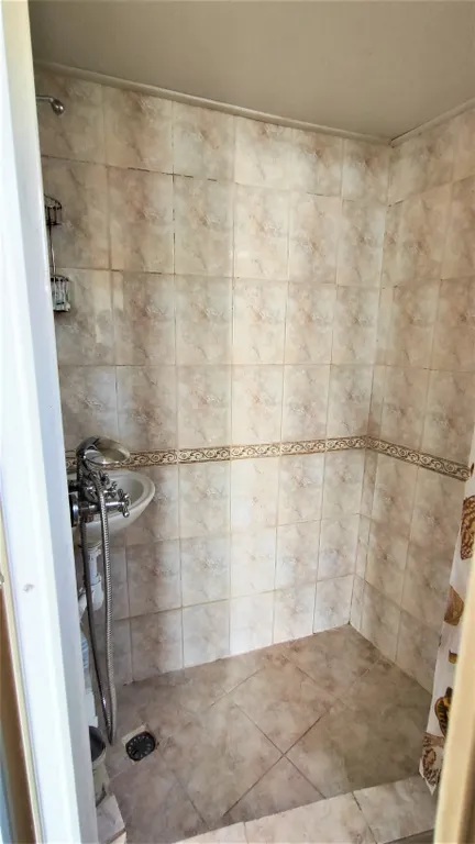 Коттедж Коттедж-студия с двориком в 5-6 минутах к пляжу и набережной — Ялта