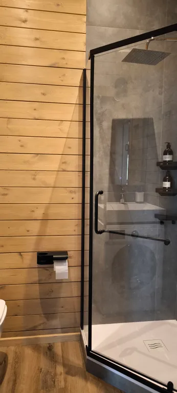 Современный 2-комнатный дом на слиянии рек Тихий берег