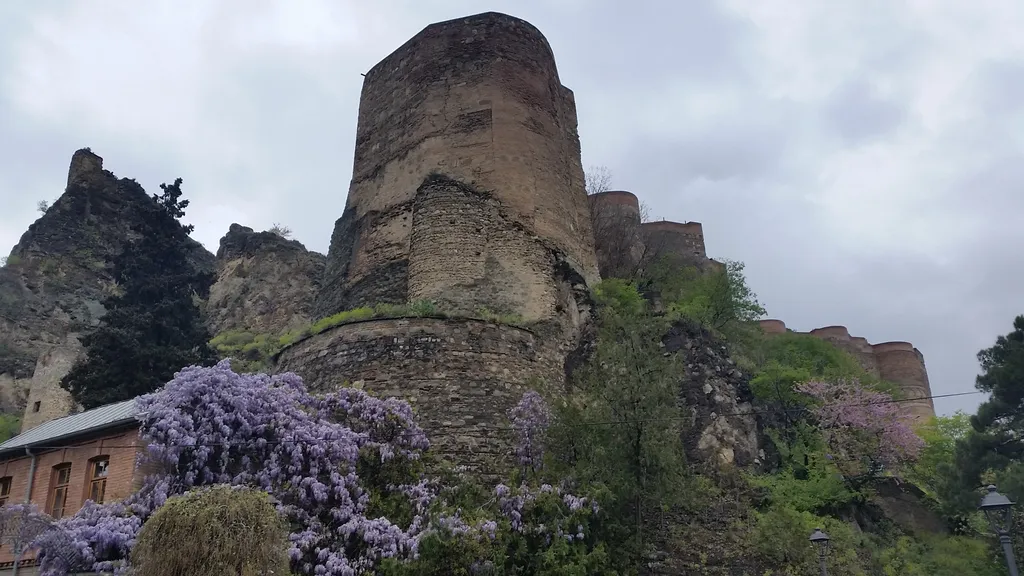 Дом над водопадом