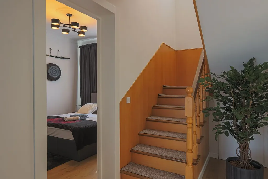 Бассейн с подогревом и лаундж зоной