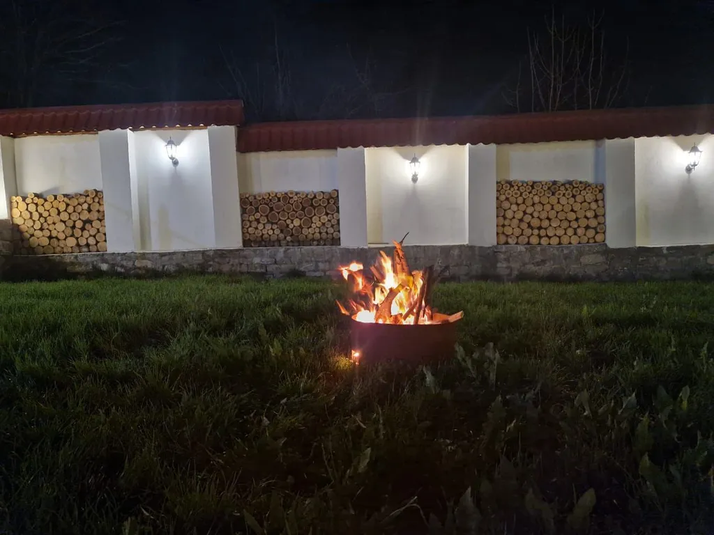 Вилла с садом и видом на горы