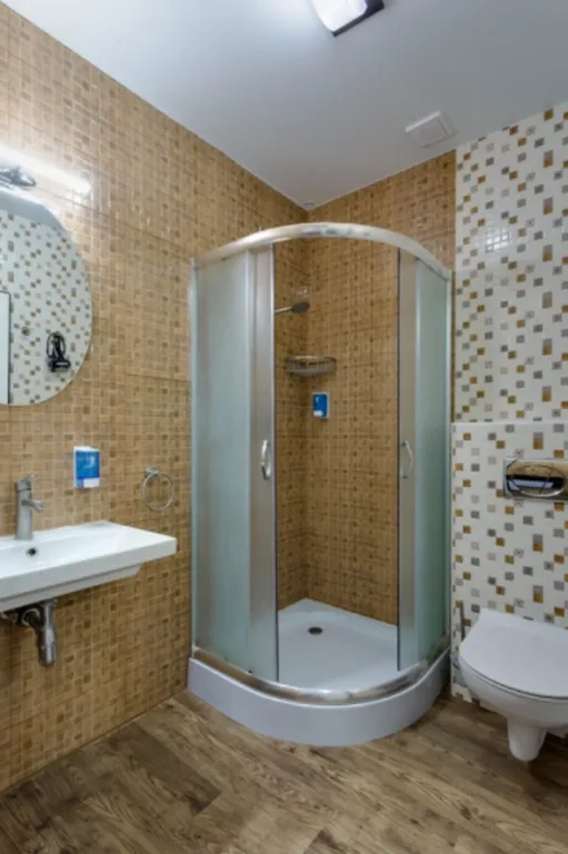 Отдельные комнаты, трёхразовое питание включено