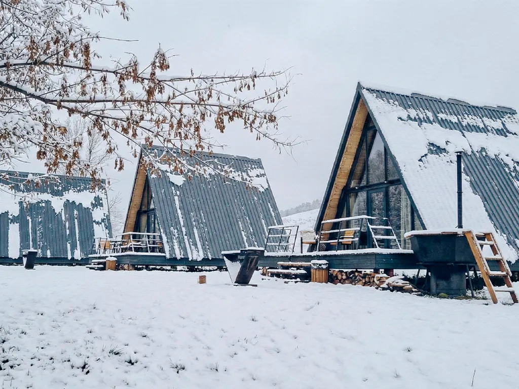 Двухэтажный а-фрейм 2 с панорамным остеклением и террасой