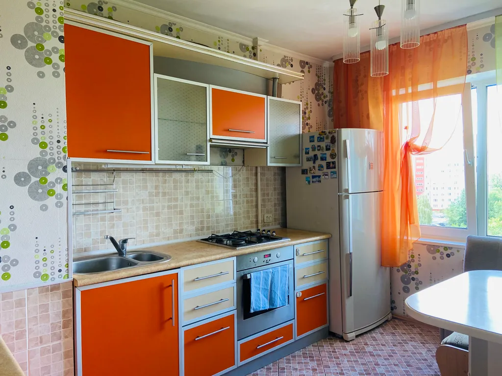 3-комнатная 8-миместная квартира в центре левобережья — аренда посуточно в Омск