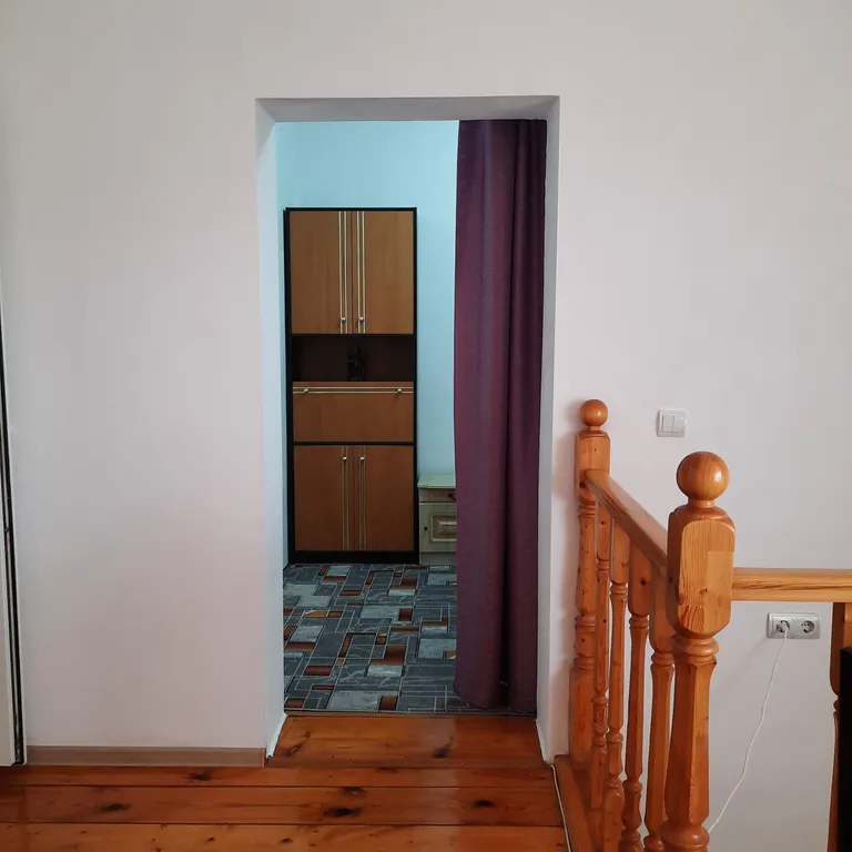 Половина двухэтажного дома у моря