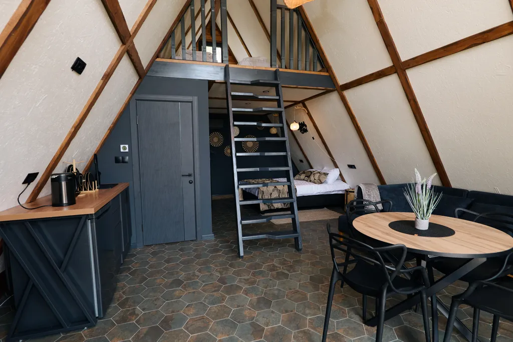 Место силы в лесу на берегу реки