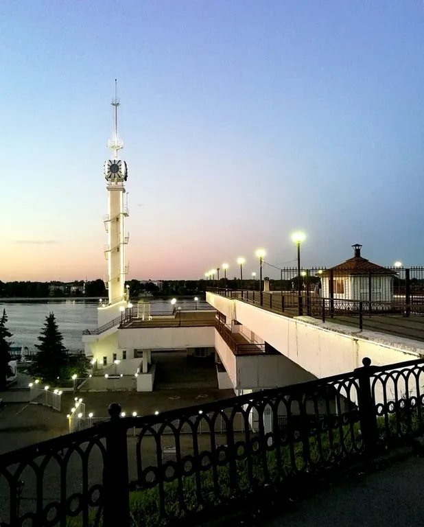 Романтичная однушка с камином на Волжской набережной