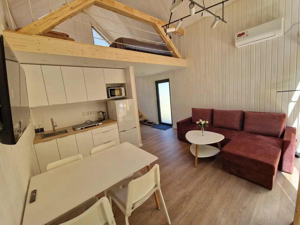 Двухуровневый коттедж Тенерифе с террасой