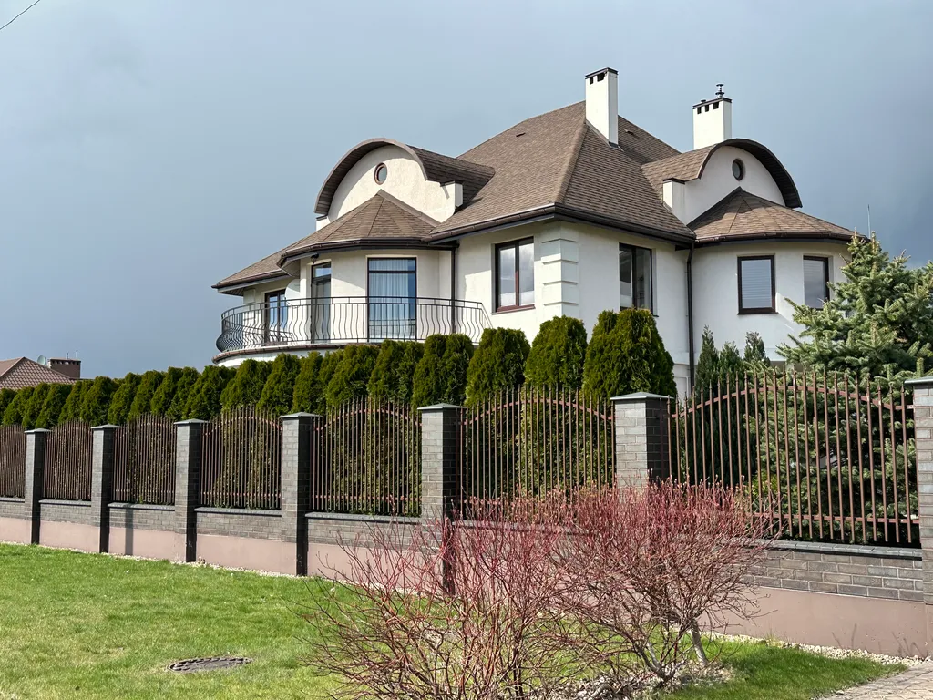 Вилла на берегу реки