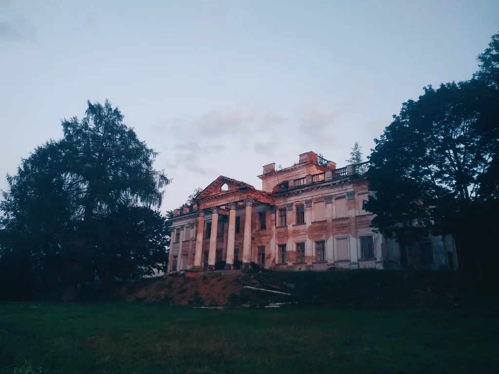 Дом на берегу реки со всеми удобствами